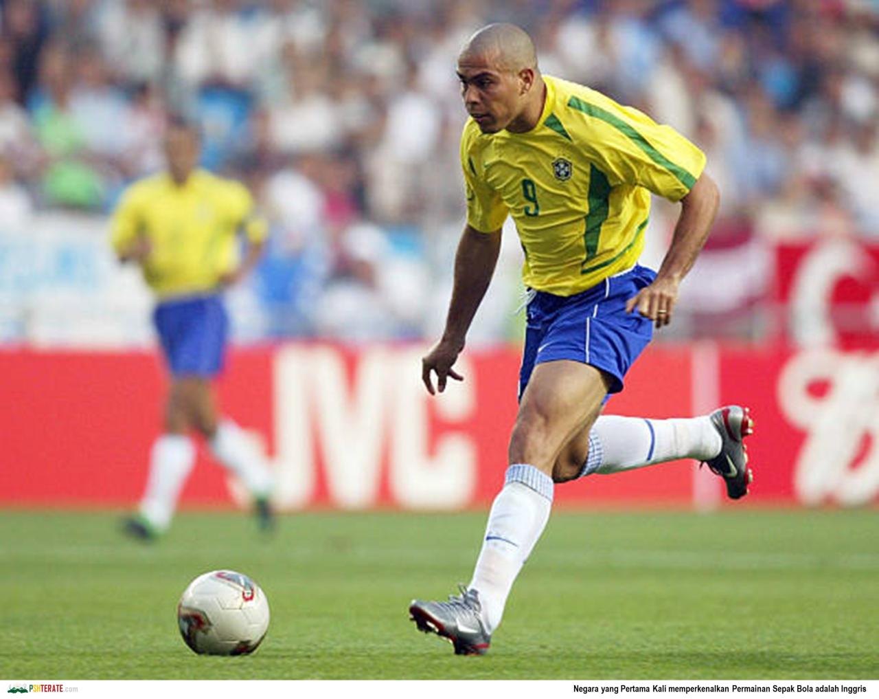 <a href="https://www.pshterate.com/"><img src="Ronaldo Luís Nazário de Lima.jpg" alt="Negara yang Pertama Kali memperkenalkan Permainan Sepak Bola adalah Inggris"></a>