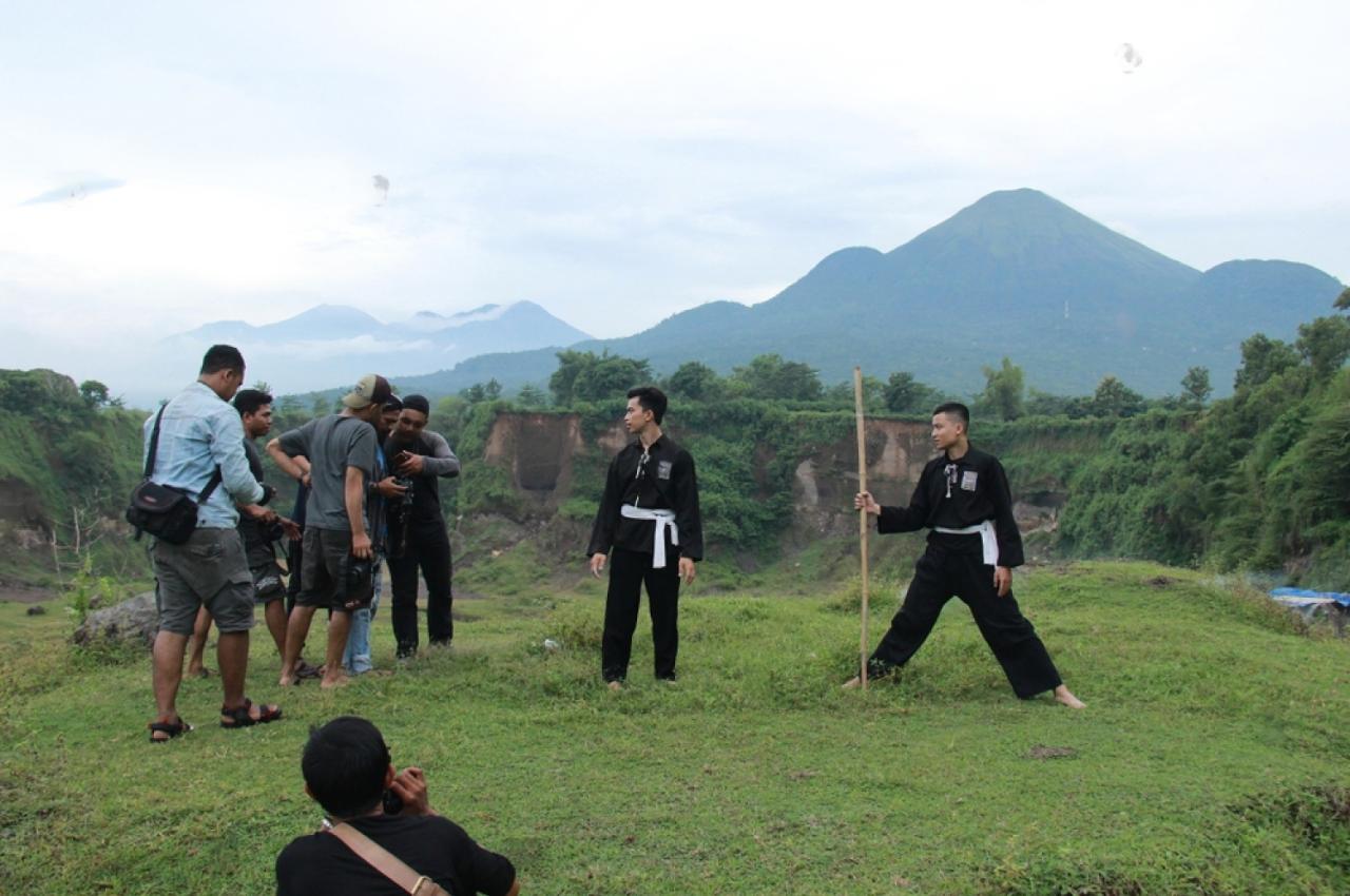 <a href="https://www.pshterate.com/"><img src="Gaya Pencak Silat Persaudaraan Setia Hati Terate.jpeg" alt="Gaya Pencak Silat: Kesenian Tradisional yang Penuh Makna"></a>