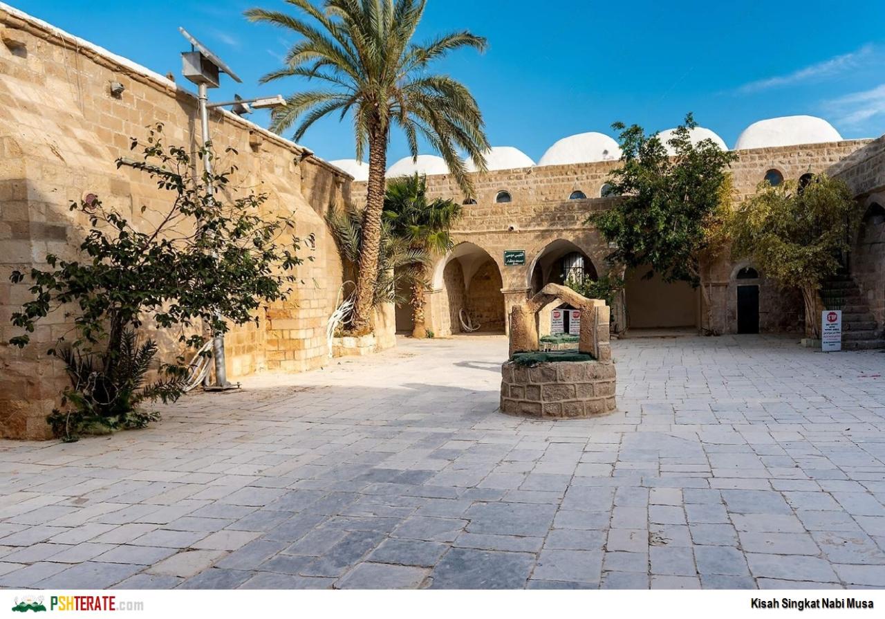 <a href="https://www.pshterate.com/"><img src="Situs Nabi Musa dan masjid di gurun Yudea, Israel. Makam Nabi Musa.jpg" alt="Kisah Singkat Nabi Musa: Sebuah Kajian Tentang Kepemimpinan yang Baik dan Ketaatan kepada Allah"></a>