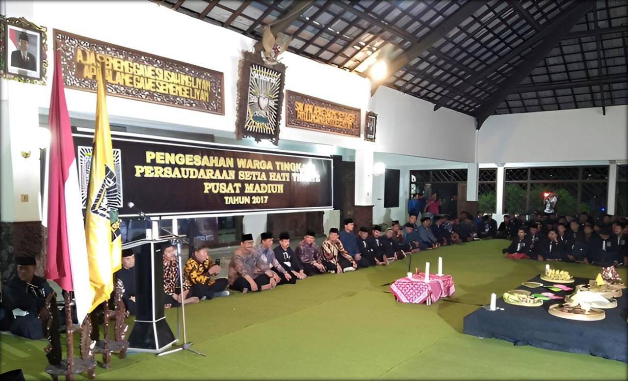 <a href="https://pshteratemas.blogspot.com/"><img src="Walikota Madiun Bicara Persaudaraan Setia Hati Terate Dua.jpg" alt="Organization Forkopimda dan IPSI Setuju Tidak Izinkan Penerapan Prapatan Luhur 2021 di Madiun"></a>