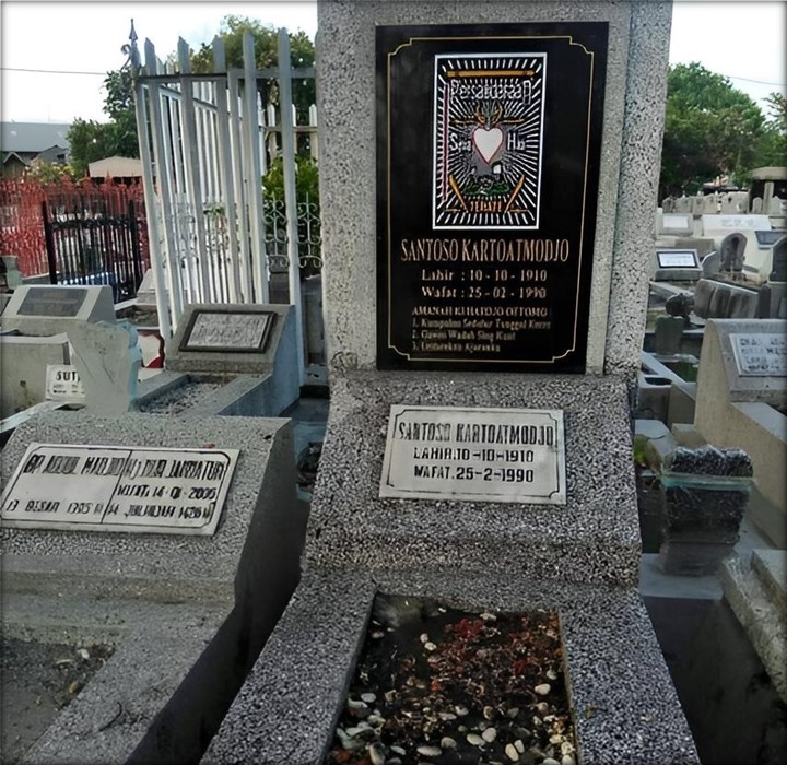 <a href="https://pshteratemas.blogspot.com/"><img src="Histori-Makam-Santoso-Kartoatmodjo-PSHT.jpg" alt="Histori Kang Mas Santoso Kartoatmodjo Penerus PSHT"></a>