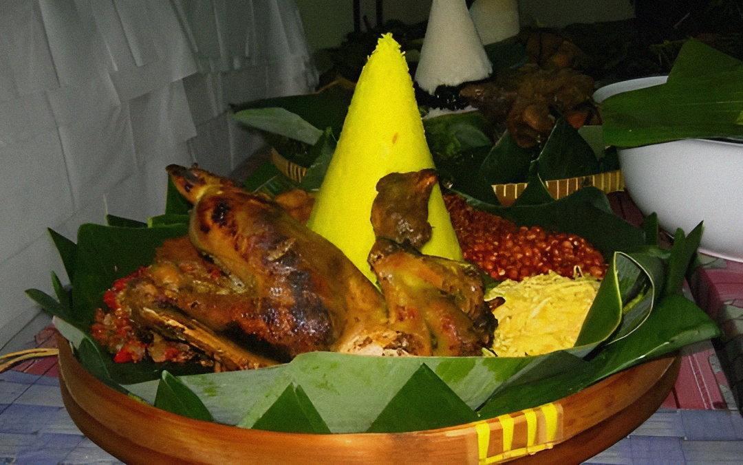 <a href="https://www.pshterate.com/"><img src="Sesaji Sesajen Tumpeng Sego Kuning Putih Ingkung.jpg" alt="Sesaji Sesajen Untuk Leluhur Persaudaraan Setia Hati Terate"></a>