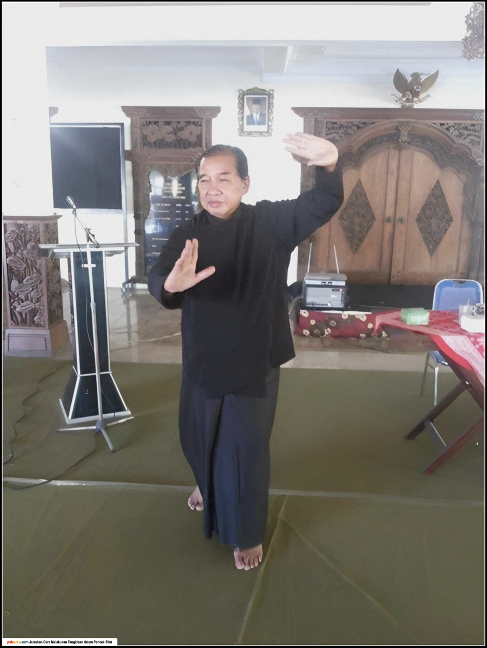 Jelaskan Cara Melakukan Tangkisan dalam Pencak Silat